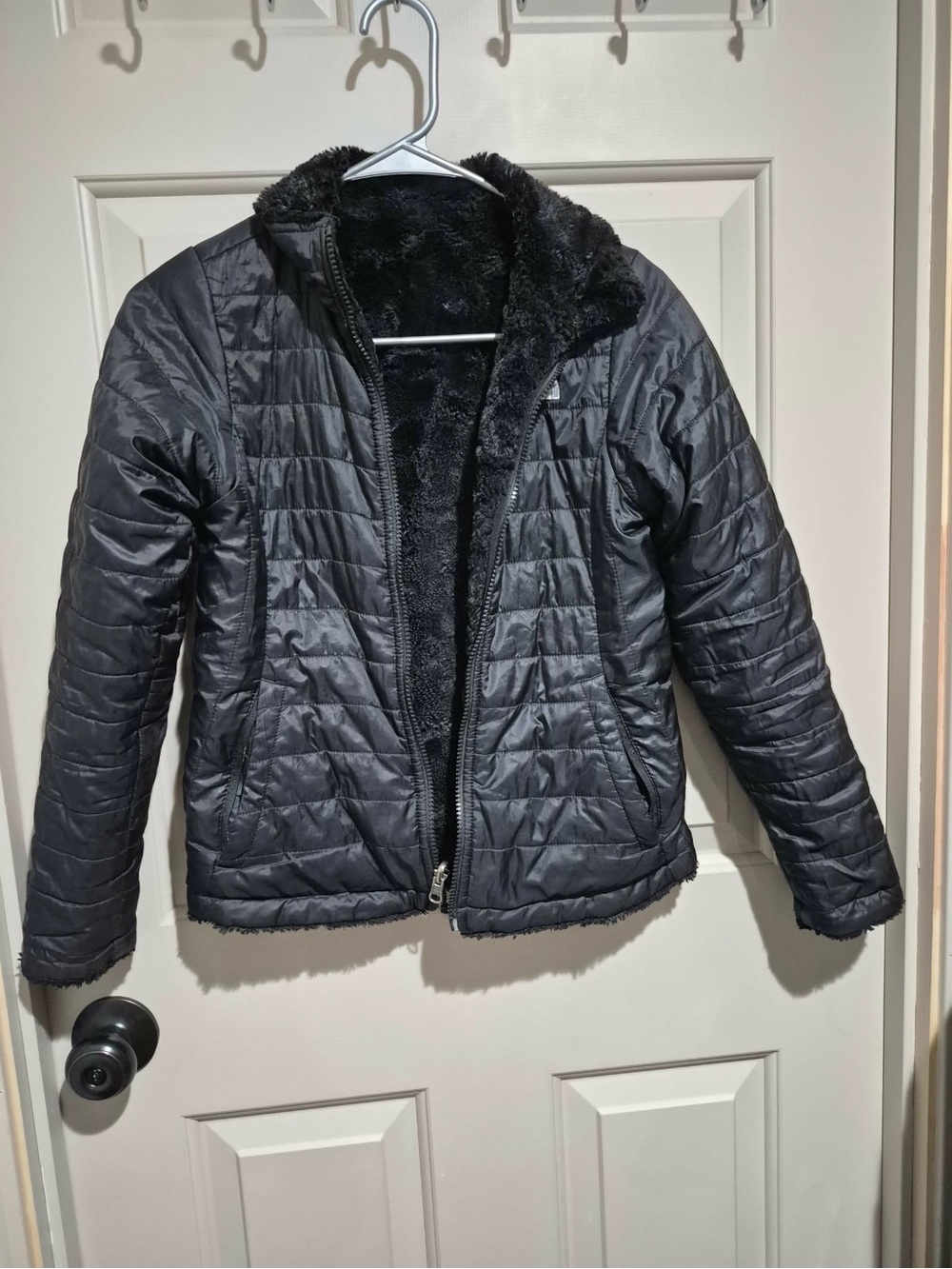 The North Face Black Quilted Kids Puffer Jacket with Faux-Fur Lining 10/12